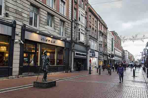81 - Irlanda - Dublin - escultura de James Joyce